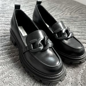 Steve Madden black leather loafers with buckles size 40(9.5) excellent condition